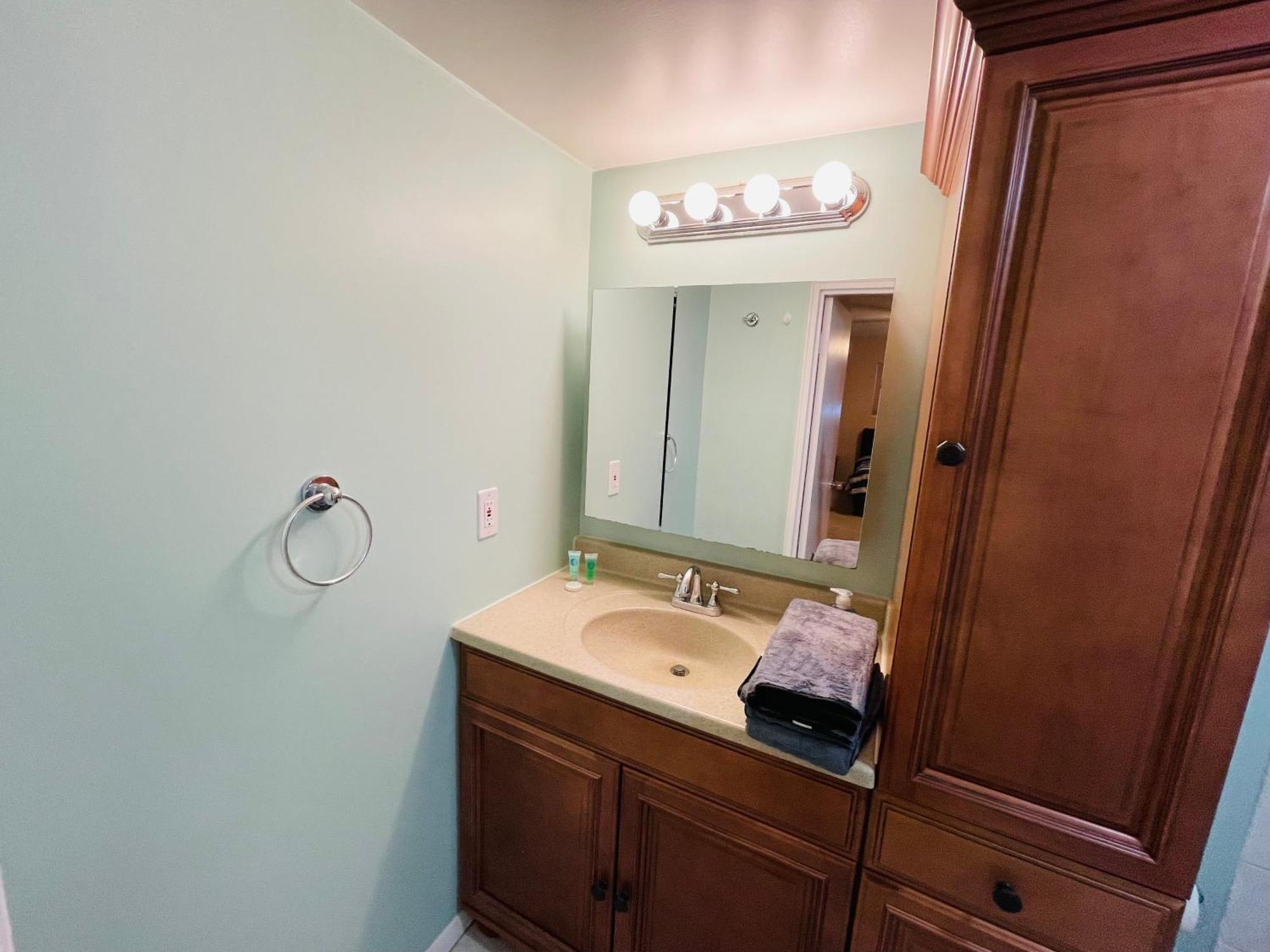 Apartment New 2br 2b Elkins Park, 1 Month Min - Parking
