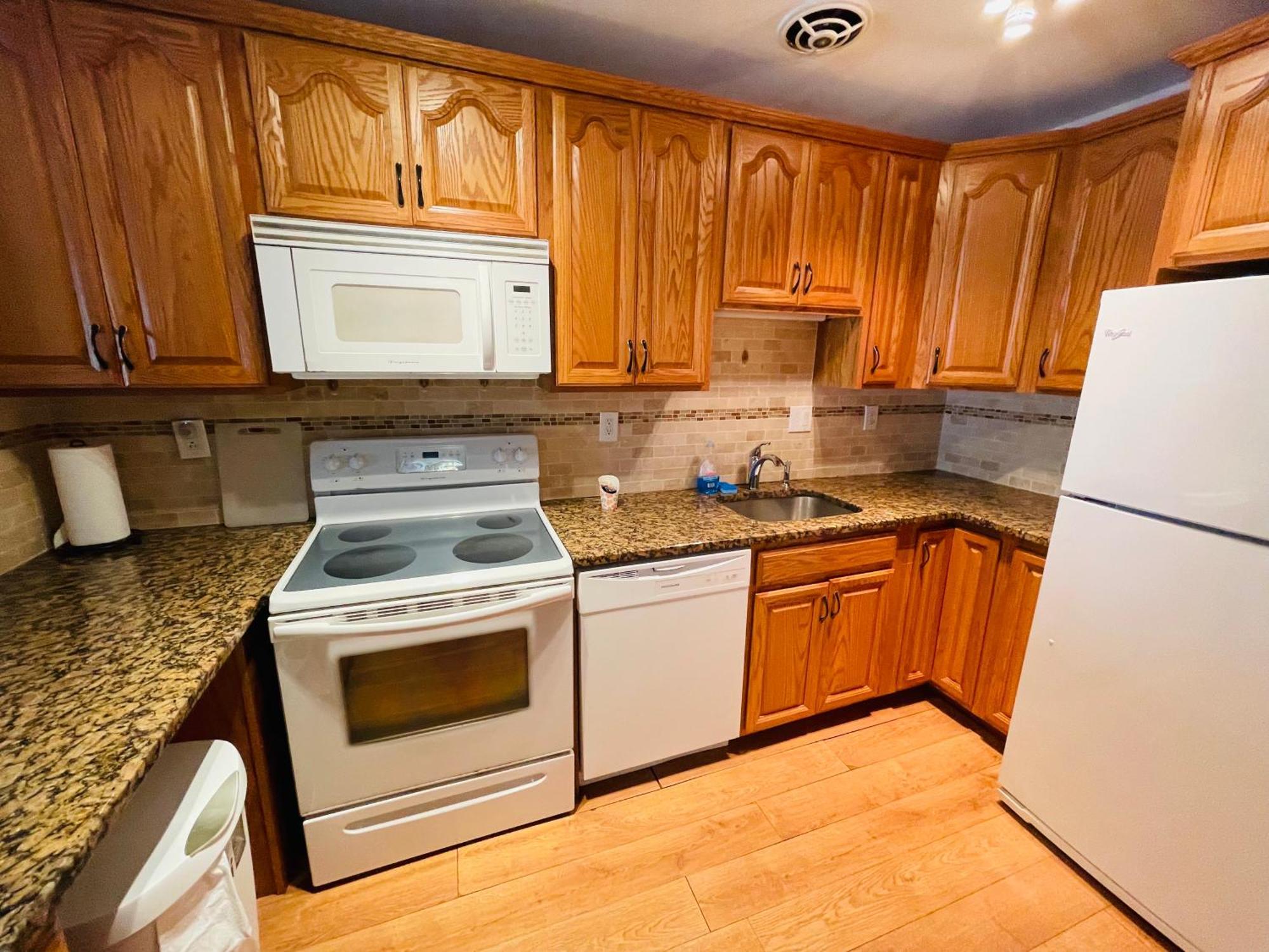 New 2br 2b Elkins Park, 1 Month Min - Parking Apartment