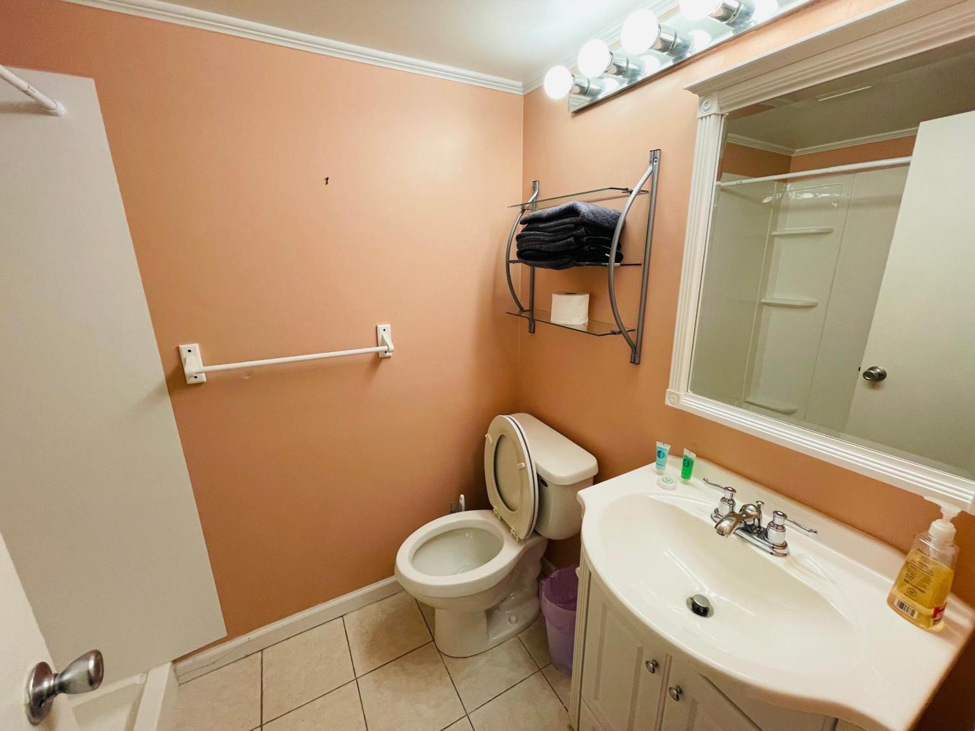 Apartment New 2br 2b Elkins Park, 1 Month Min - Parking
